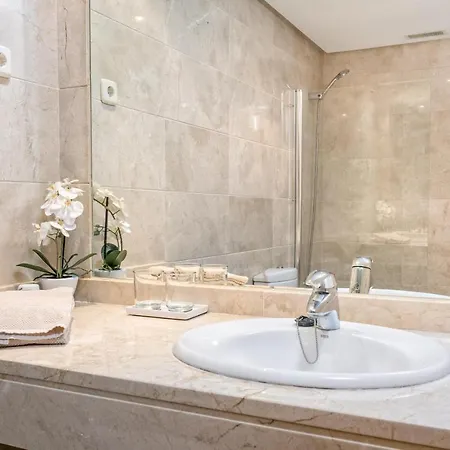 Urb La Dama De Noche 4br Apartment Marbella
