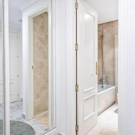 Urb La Dama De Noche 4br Apartment Marbella